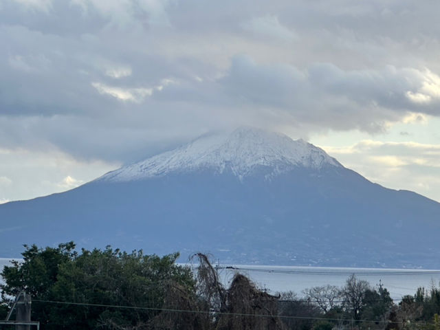 ART DESHIMARUより天気のいい日は
桜島も綺麗に見えます_薩摩切子 弟子丸