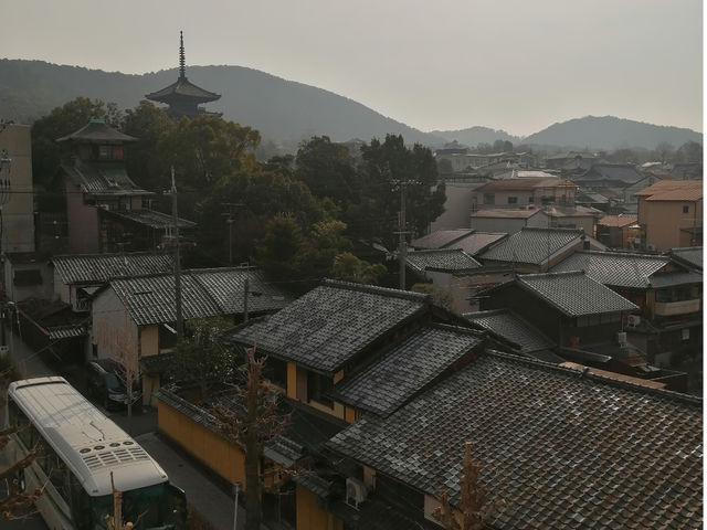 当道場からの眺望です。
東山を代表する2つの塔が見えます!_東山弓練場