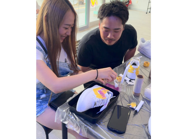 カラー、紐、チャームも豊富♪_スニーカーしか勝たん