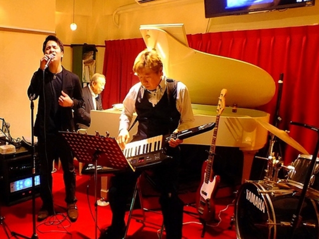 PIANO BAR レッドロビンの写真1