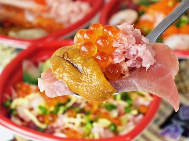 海鮮玉手箱 丼丸 新港町店の写真1