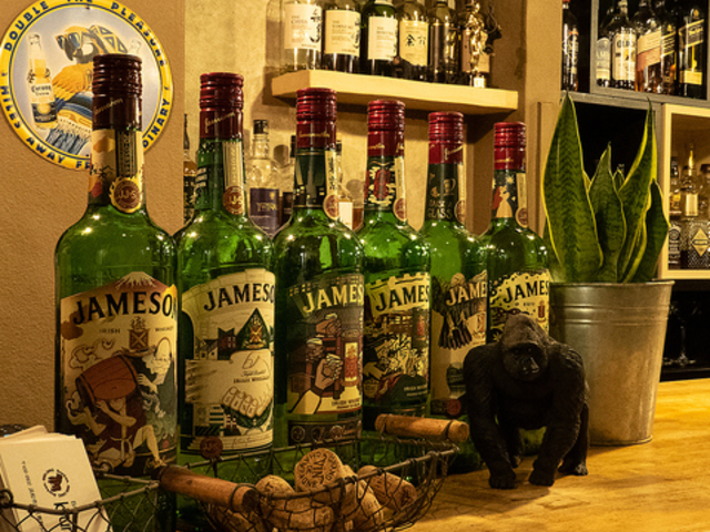 BAR burtoN バートンの写真1