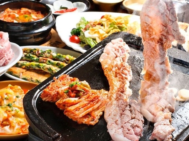 ぶたと羊とハイボール 佐久平店の写真1