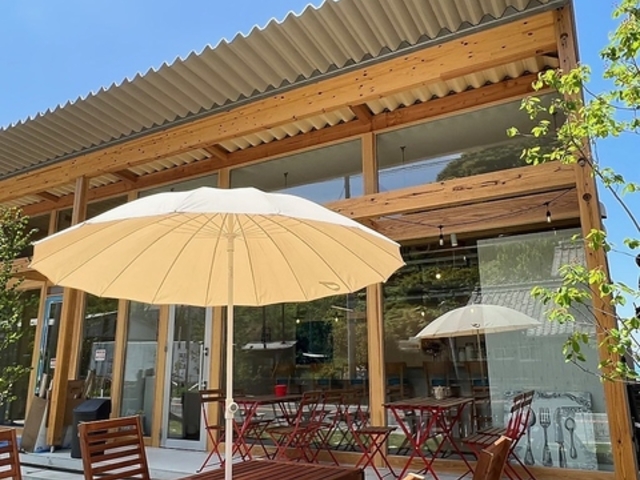 1's Cafe(ワンズカフェ)保護犬保護施設併設 福岡糸島店の写真1