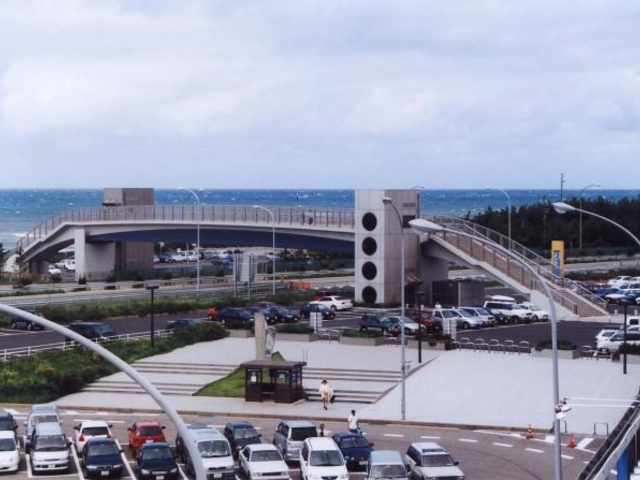 松任海浜公園横断連絡橋「ラブリッジまっとう」の写真1