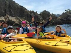 KUMANO OUTDOOR TRIP 橋杭岩シーカヤック体験の写真1