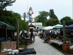 大前神社 お宝骨董市の写真1