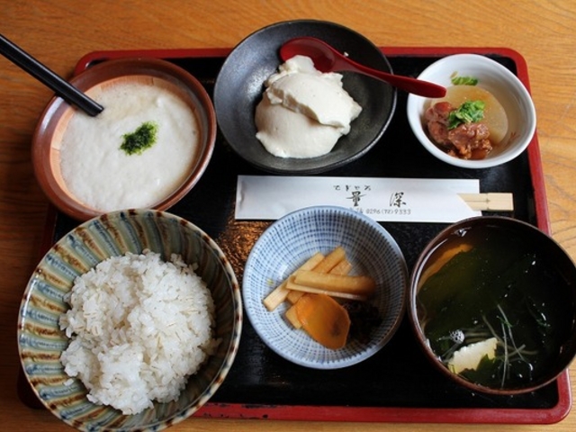 むぎとろ量深