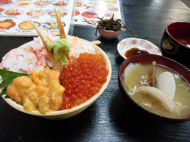 うに、かに、いくら丼_味処 たけだ