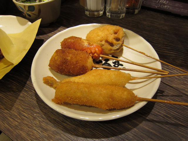 セットメニューに。追加注文すると、すぐに2,000円超。ランチとしては高いかな(^_^;)_だるま 通天閣店