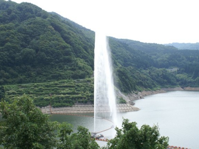 最高に噴水_月山湖大噴水