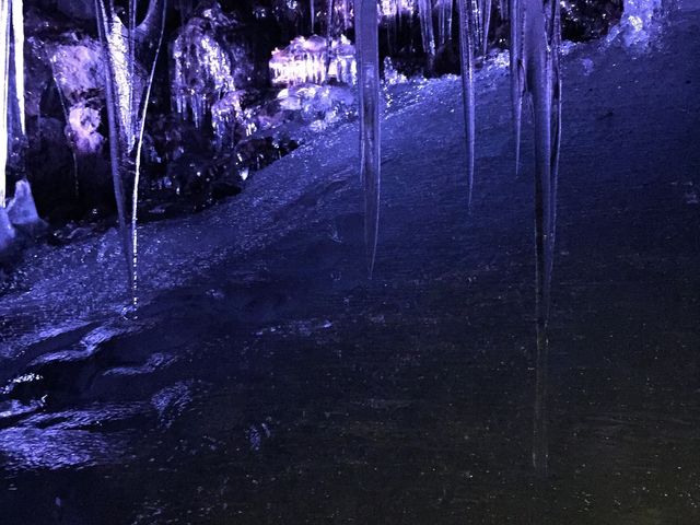 氷柱_鳴沢氷穴