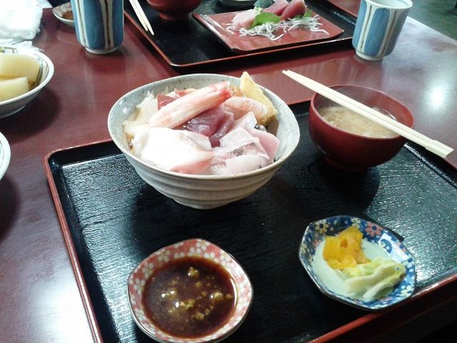 山盛り海鮮丼!_鈴女