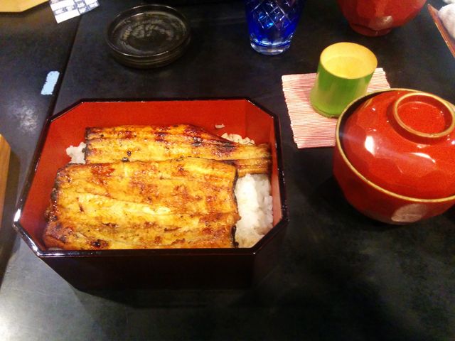 特上鰻重です。肝吸いは、あっさりです。_菊屋