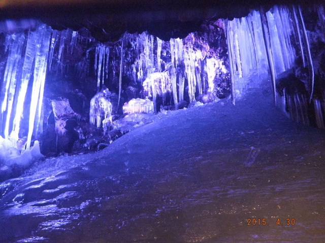 洞窟の最後にある氷柱_鳴沢氷穴