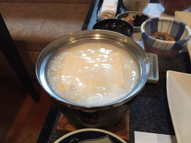 朝食で食べる湯豆腐はトロトロです〓_嬉野温泉