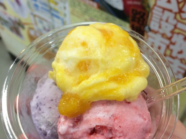 ジェラ沖縄
注文してから、フルーツの果肉をアイスにまぜてくれます♪マンゴーが美味しかったです!_第一牧志公設市場