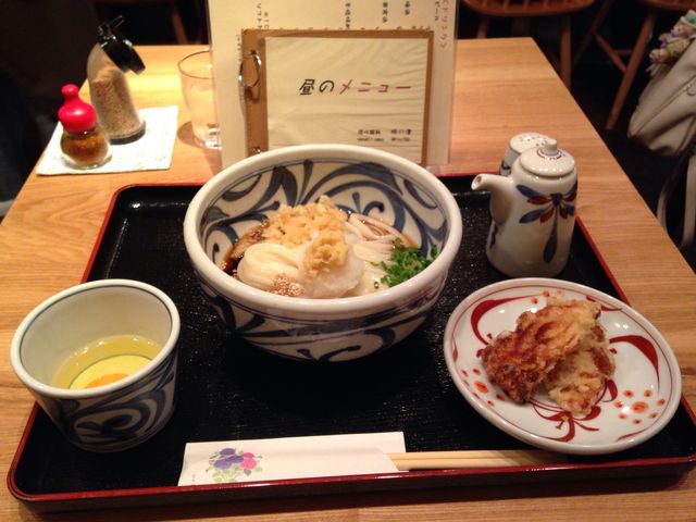 店員さんオススメのちくわの天ぷらとおうどん_讃岐饂飩 根の津