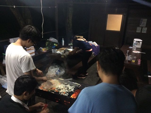 BBQ場は全て屋根付きです。当日は大雨でしたが問題なくBBQをすることが出来ました!_百軒茶屋キャンプ場