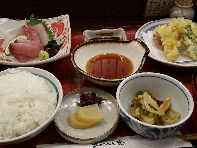 ランチでしたが、新鮮なお刺身定食が 驚愕のワンコイン500円
メチャ旨です_おらんく家 本店