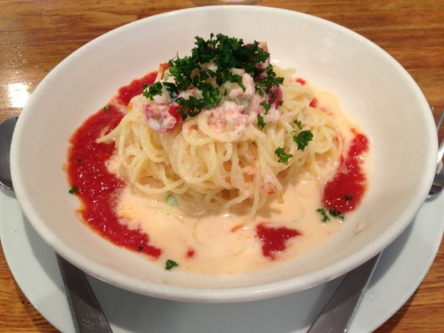 ズワイガニと彩野菜の冷製パスタ♪。味も大満足♪。_はらっぱ 本店