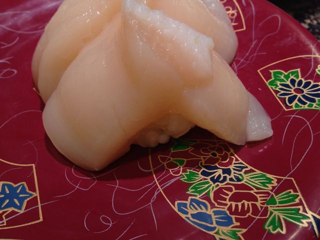 ホタテがバカうまです!_回転寿司 根室花まる 根室店