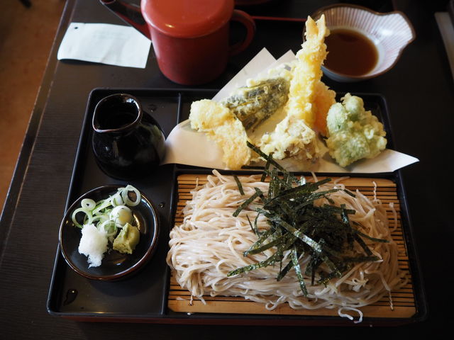 天ざる。東京あたりの蕎麦普通盛りの3人前はありますよ_草笛 上田店
