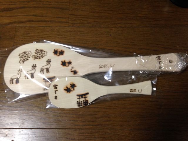 手前が小サイズ、奥が中サイズです。_宮島手づくり工房