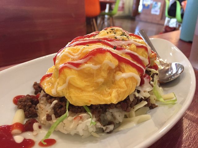 オムライスに近い印象に仕上がった辛くないタコライス_タコライスcafe きじむなぁ デポアイランド店
