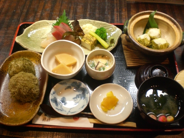 他県民には新鮮にうつる昆布おにぎり_越中膳所 海の神 山の神