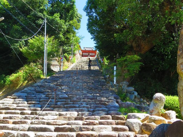 伊佐爾波神社前の階段_伊佐爾波神社