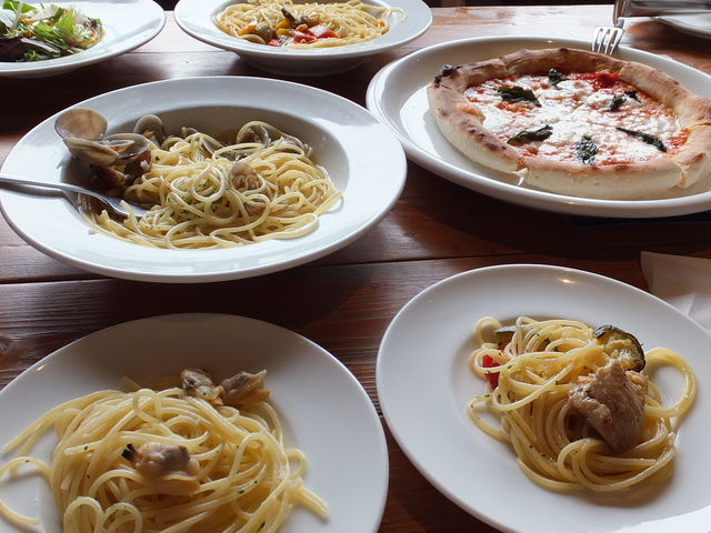 二人分のセット_ピザ&パスタ ラパウザ 厚別通店