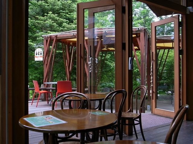 カフェ「ルーエ」_エルツおもちゃ博物館・軽井沢(ムーゼの森)