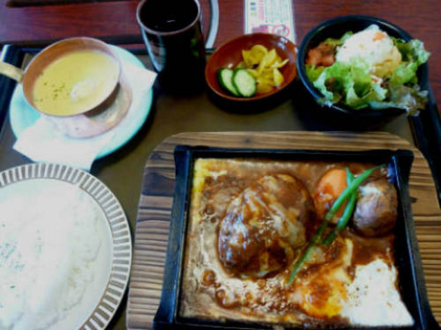ランチ たっぷりチーズハンバーグシチュー御膳_長太屋