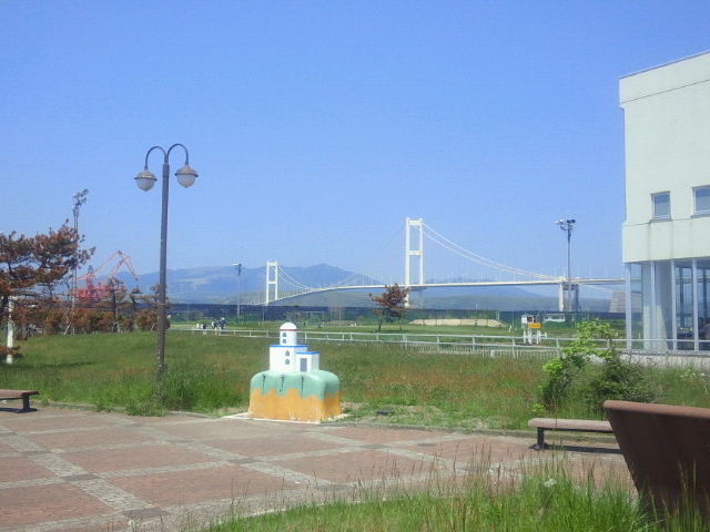 白鳥大橋が見えます_白鳥大橋記念館 カナスチールみたら室蘭 (道の駅みたら室蘭)