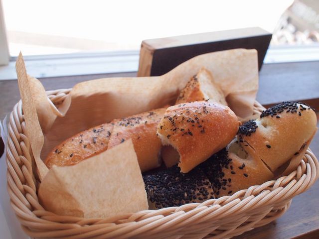 カットしてくれたパン_パンテーブル
