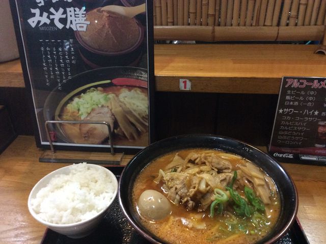 肉入りラーメン ゆで卵トッピング_らーめんみそ膳原町店
