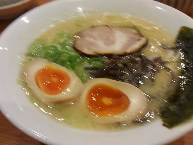 一番人気の豚骨ラーメン_一休 東店