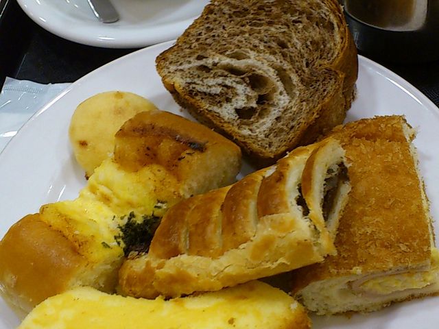 パン食べ放題_カフェ サンタマリア