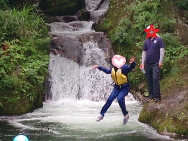 滝をジャーーンプ!!_五頭山麓いこいの森
