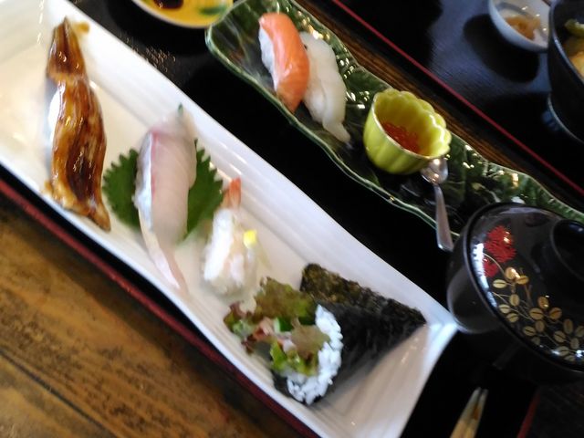 900円こちらの握り美味しかったです。あら汁も美味しかった。ただ、男性には量が少ないかも_安心食堂潮彩