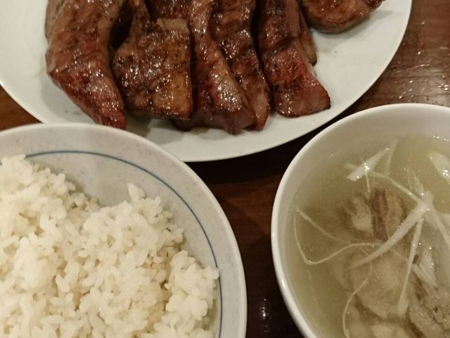 牛タン定食(6枚)
写メは二人前。_閣 ぶらんど−む店