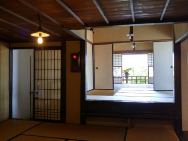 増築された部分との段差が面白い。_鏡田屋敷