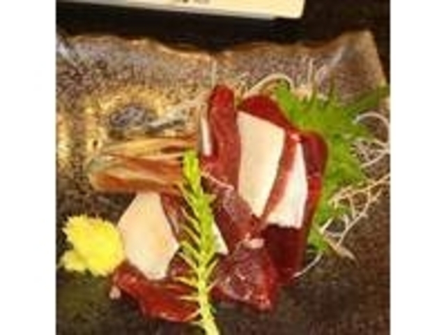 鯨の尾の刺身_ぼうず