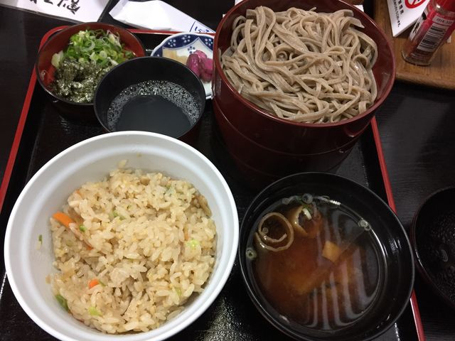 うどん派の私ですが…
こちらのお蕎麦は食べる価値あり!と思ったほどです!_平和そば本店