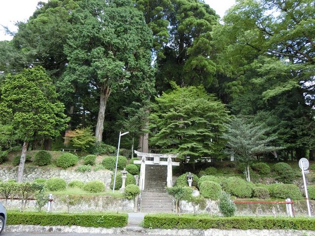 隣の鉾納社_坂本善三美術館