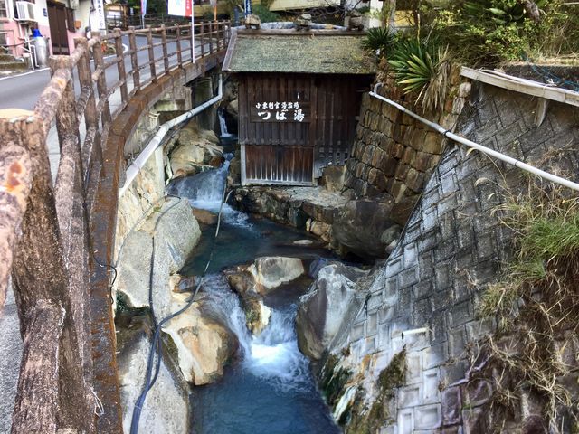 壺湯(外観)_湯の峰温泉公衆浴場・つぼ湯