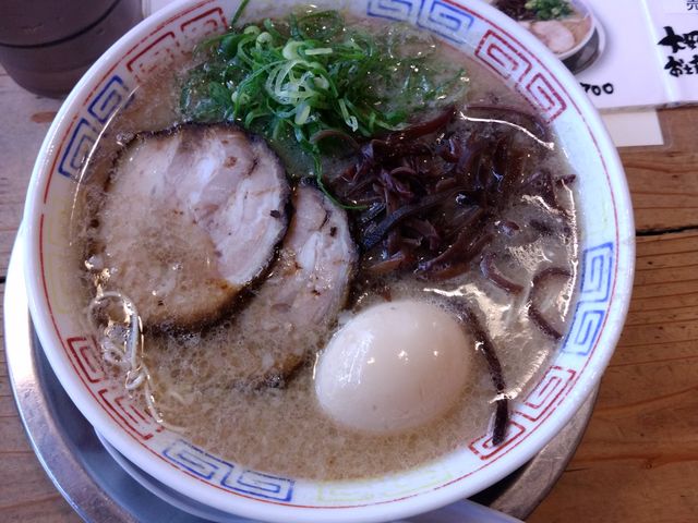 煮玉子いりラーメンのばり硬にしましたが美味しかったです_博多だるま