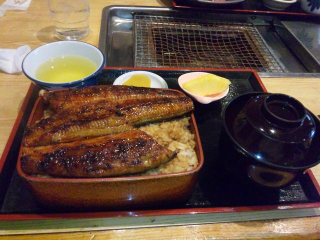 どうですか〜。このうな重〜(ごはん大盛ぃ)。うまいぜ〜ぃ。_宝彩 伊勢
