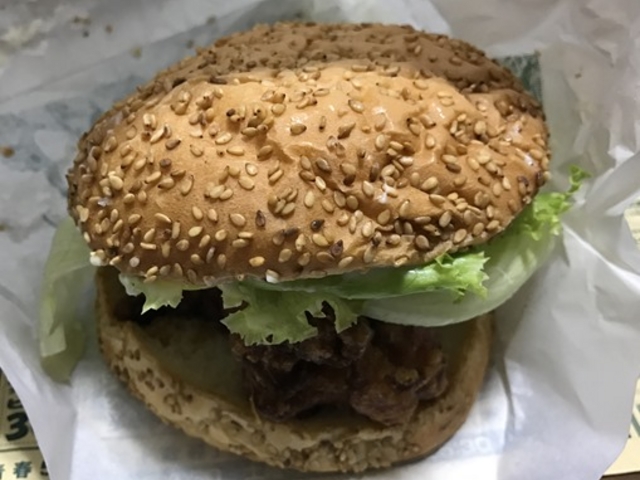 チャイニーズチキンバーガー_ラッキーピエロ 本町店